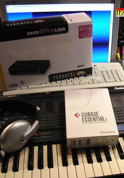 Teile vom Keyboard-Musik-Heimstudio von K�nstler Frank F. Zilly aus Schielberg.