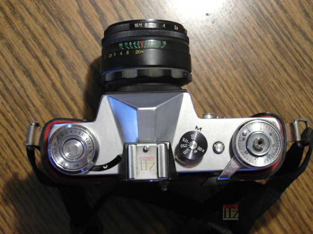 Die erste Spiegelreflex von K�nstler Frank F. Zilly aus Marxzell-Schielberg. Mehr als 40 Jahre alt und voll intakt ...